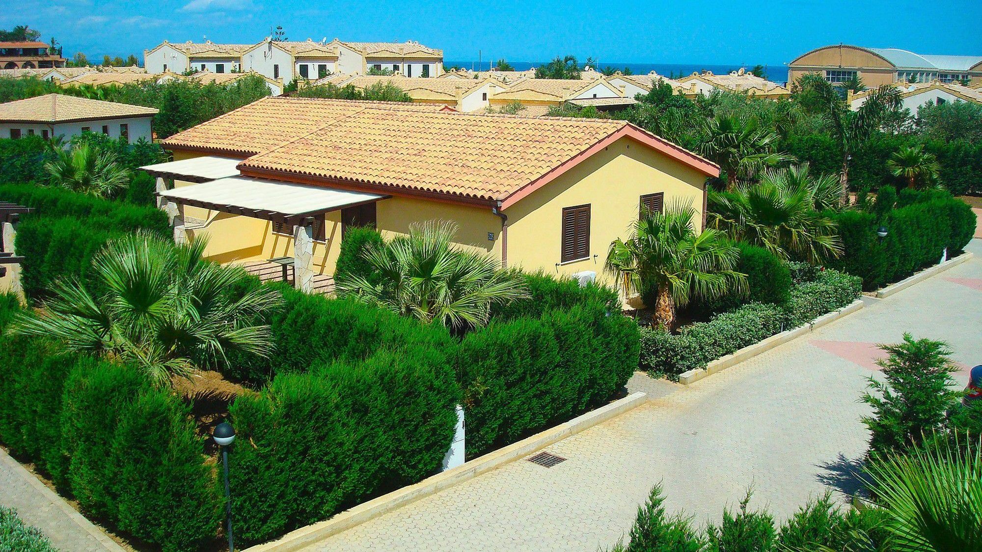 Residence Hydria Campofelice Di Roccella Exterior photo